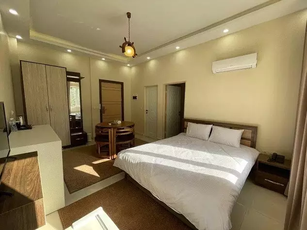 Alibaba https://cdn.alibaba.ir/ostorage/hotel-accommodation-images/6858061bac13a7ed0d84df70_دبل رو به خیابان.webp